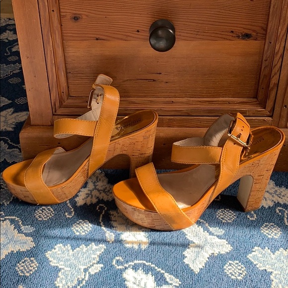 Michael Michael Kors yellow heeled sandals 9.5 - Picture 2 of 7